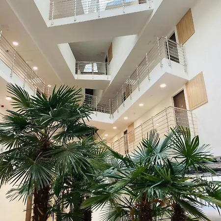 Lilie Appartement In Heviz Mit Tiefgarage, New And Modern Exterior photo