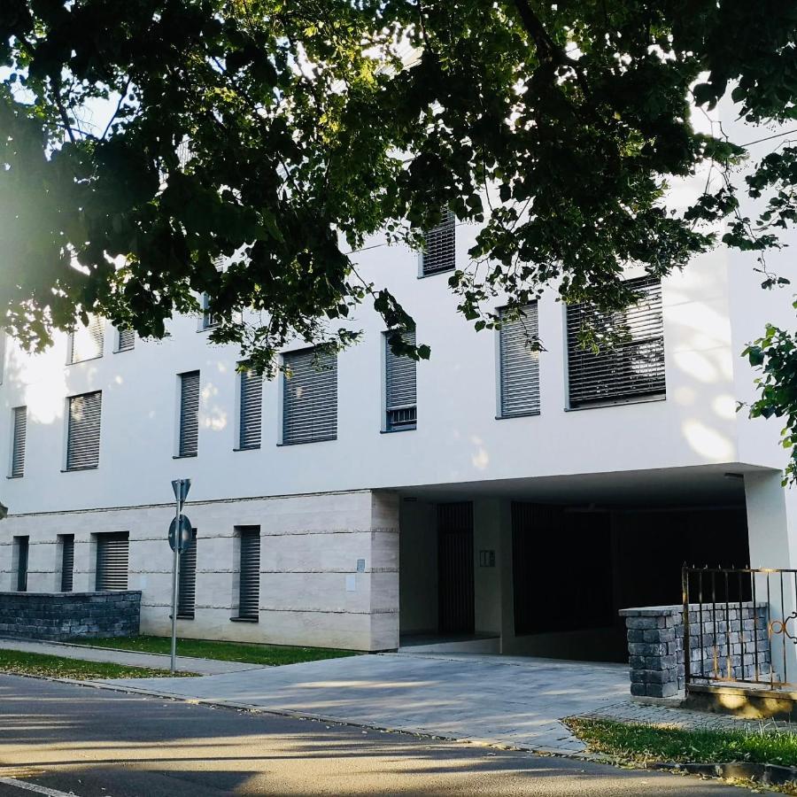 Апартаменты Lilie In Mit Tiefgarage, New And Modern